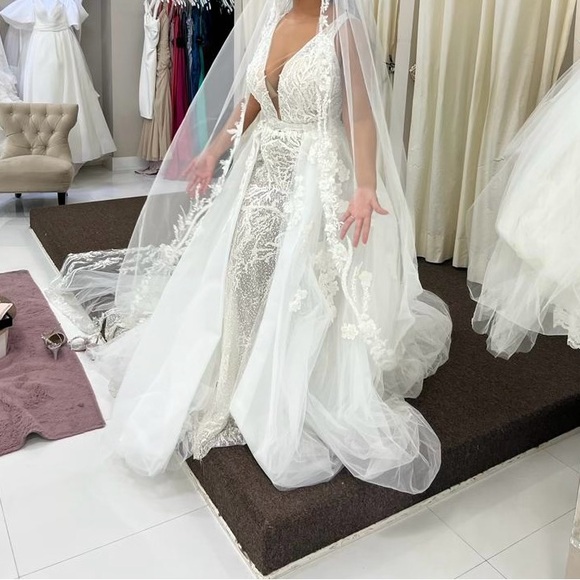 Milla Nova wedding skirt
Brand new $1200 - Picture 3 of 7